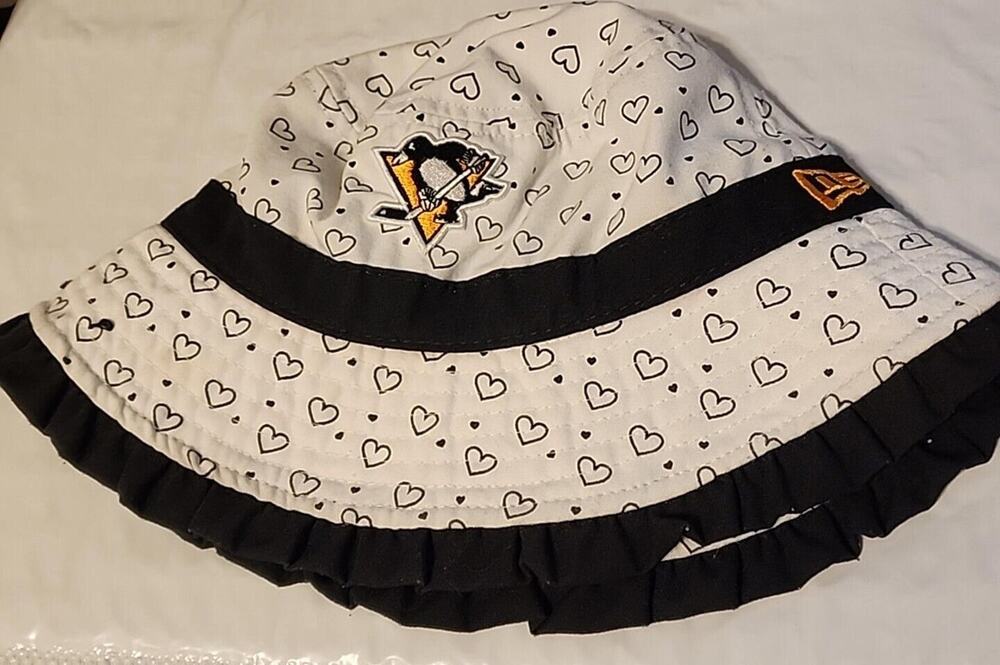🏒 New Era Girls Pittsburgh Penguins White Hat Black Hearts Toddler Bonnet